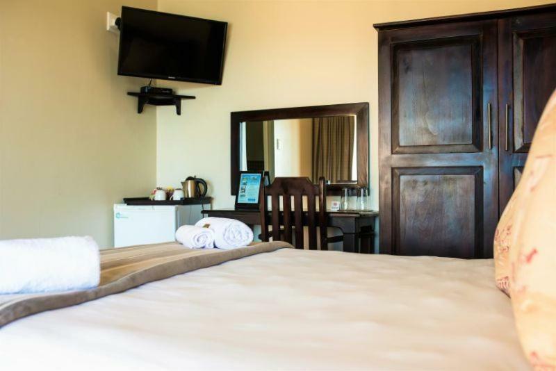 The Tides Inn Bed And Breakfast Дурбан Экстерьер фото